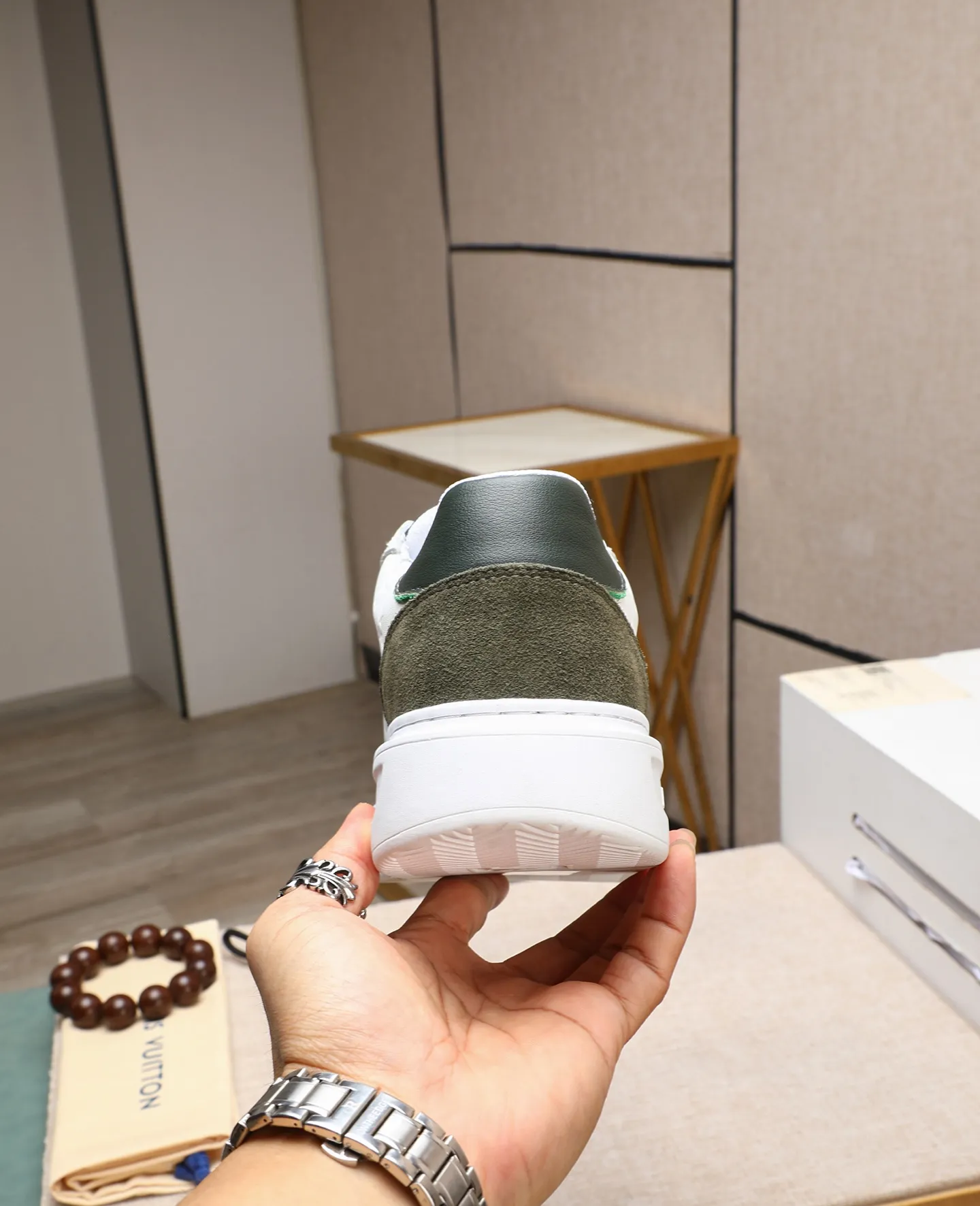 Men's shoes 💰540 📛📛【LOUIS VUITTON】Louis Vuitton new product👟Milan fashion catwalk style🇰🇾🇰🇾LV family logo, celebrity style, a must-have for fashionistas⚠️Classic presbyopia flower➕Water-dyed cow lining➕Special outsole👞Number 38-44 (45 46 custom-made)